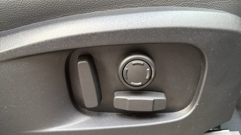 Land Rover Defender 3.0 D250 X-Dynamic SE 110 5dr Auto Diesel Estate